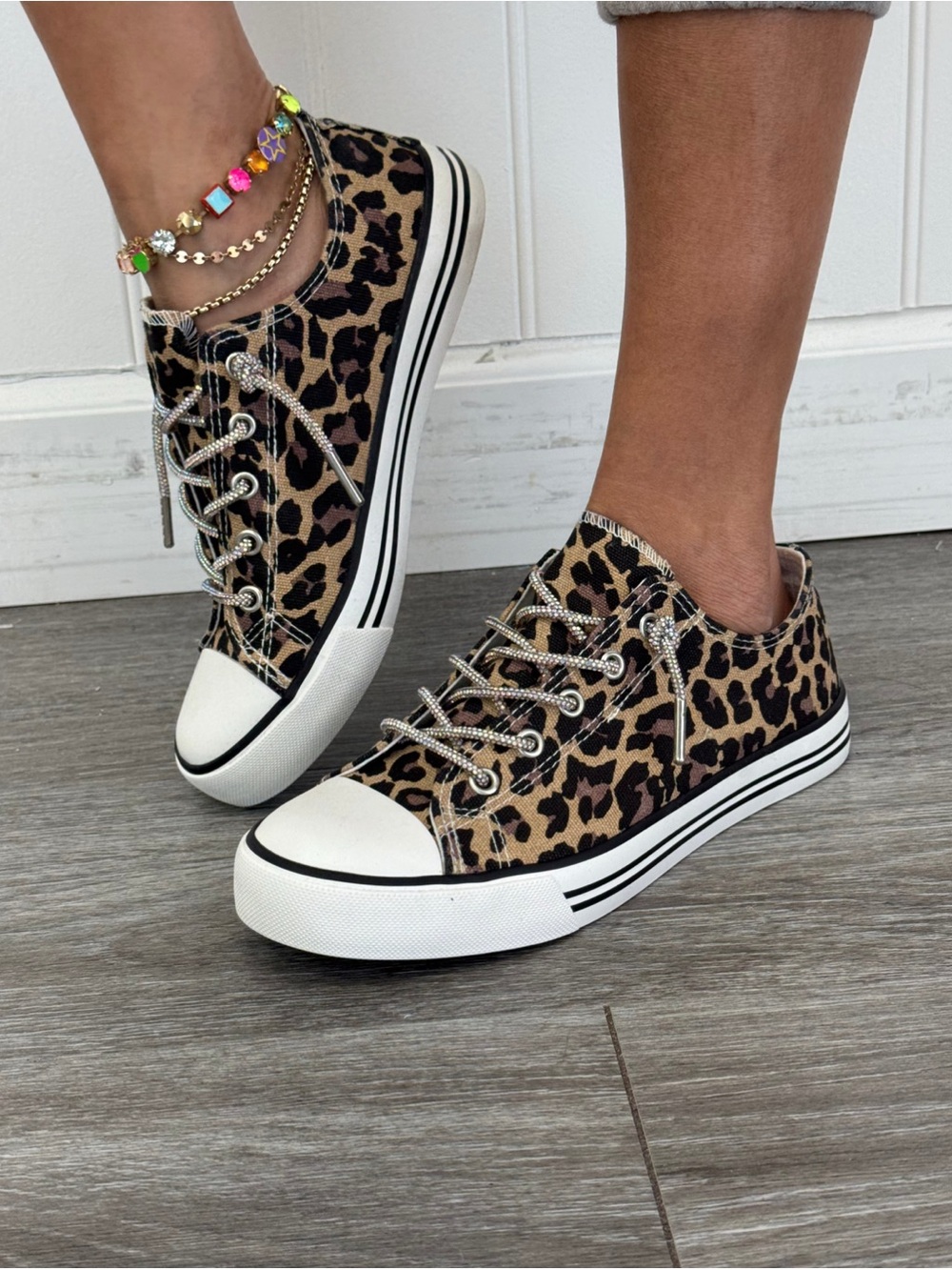 Out woods Leopard Print Low-Top Canvas Sneakers - with rhinestone laces - Picture 2 of 16